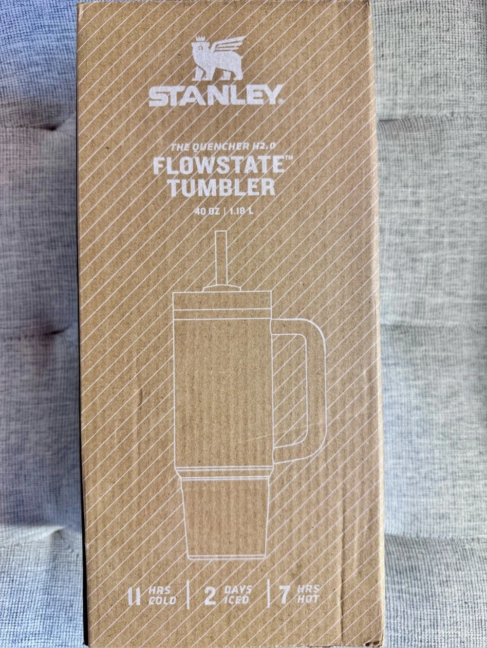 Stanley x Gucci White 40 oz. Flowstate Quencher H2.0 Tumbler Oil Slick Monogram - Picture 10 of 12